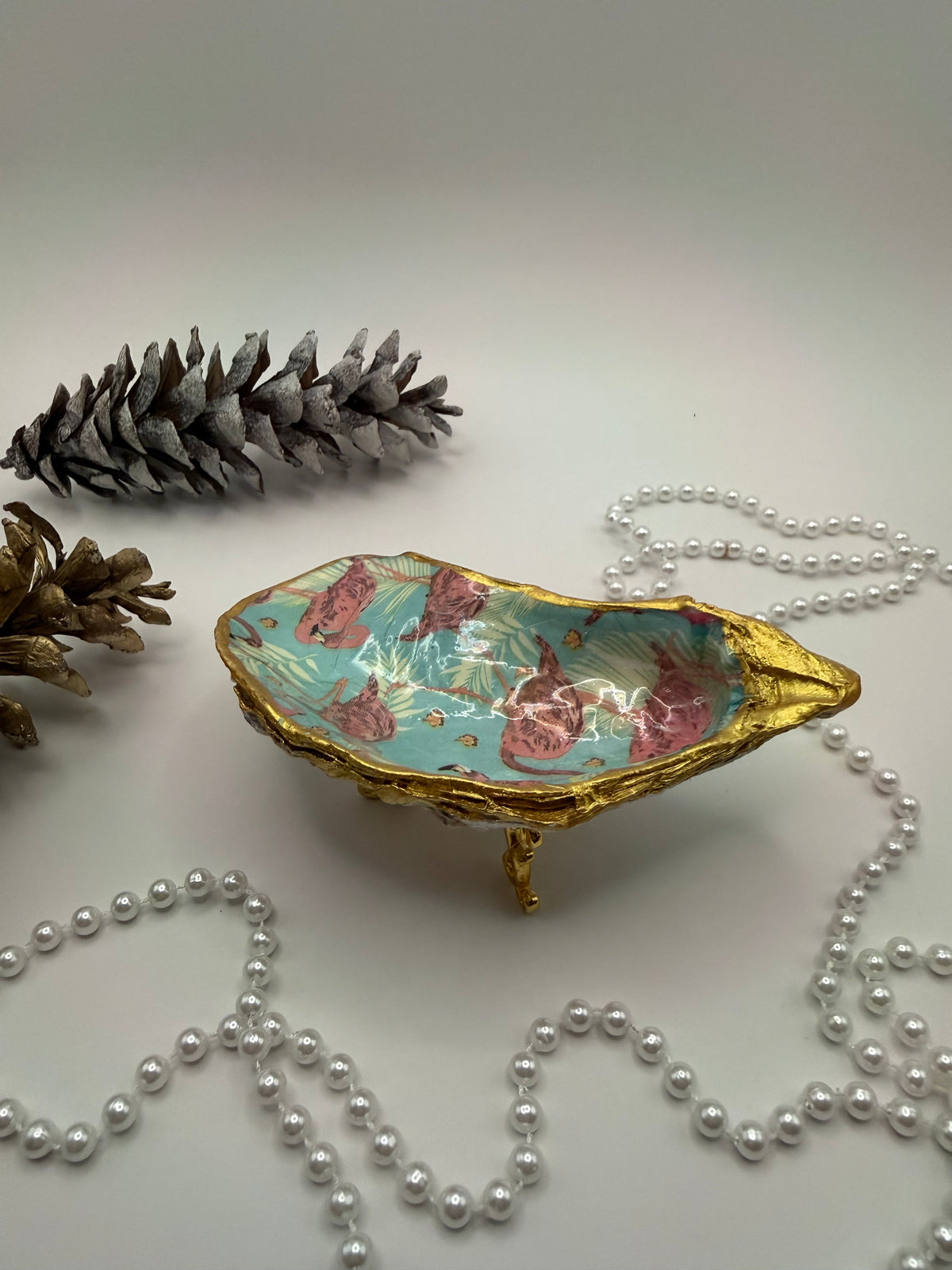 Oyster Trinket Tray with Stand – Tropical Flamingo