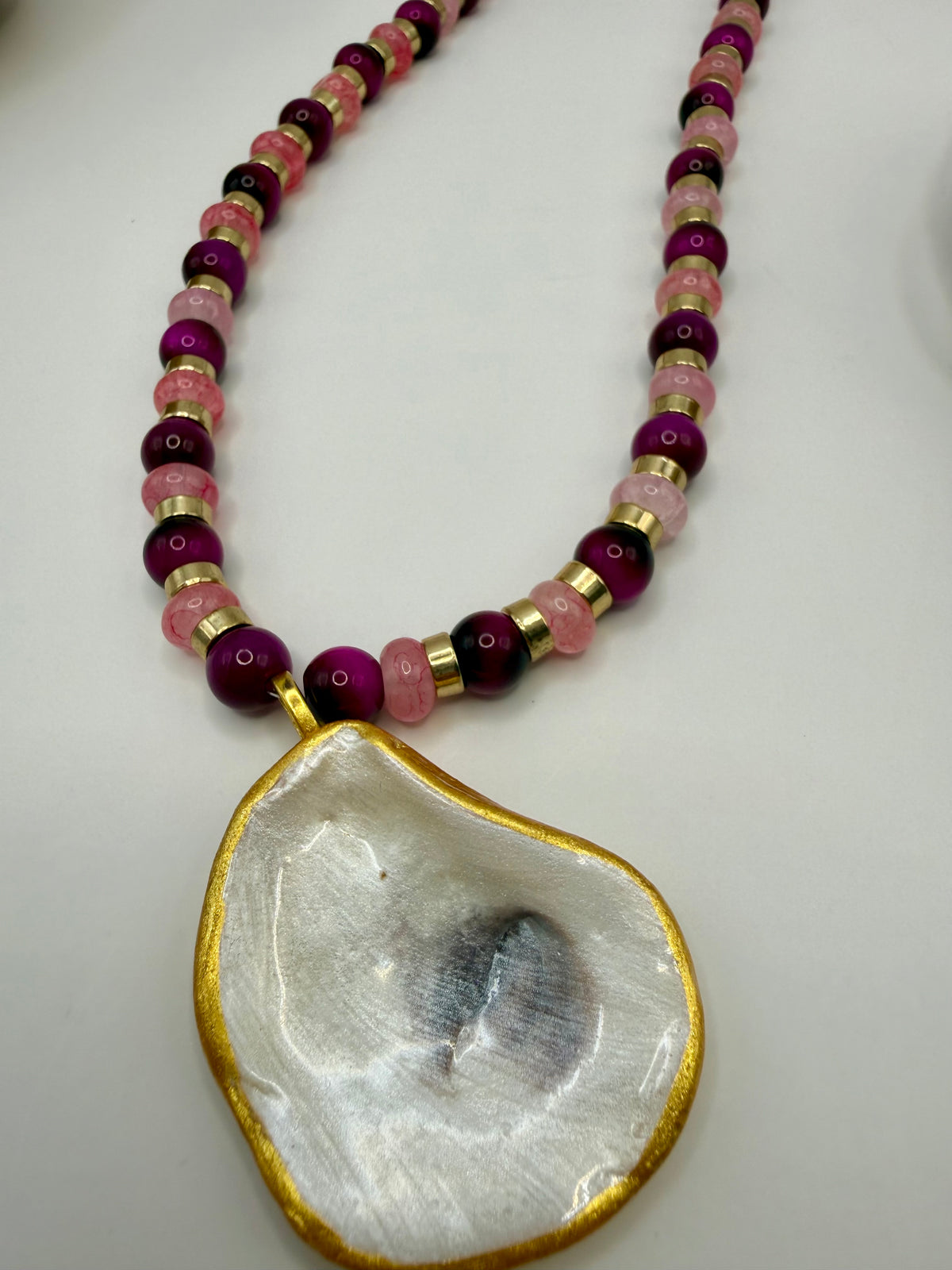 Oyster Shell Beaded Necklace – Berry Bliss