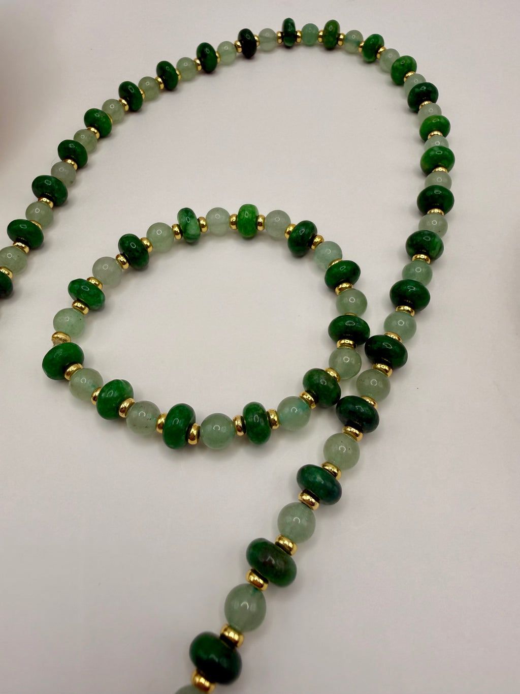 Oyster Shell Beaded Necklace – Oyster Shell Beaded Necklace – Emerald & Sage