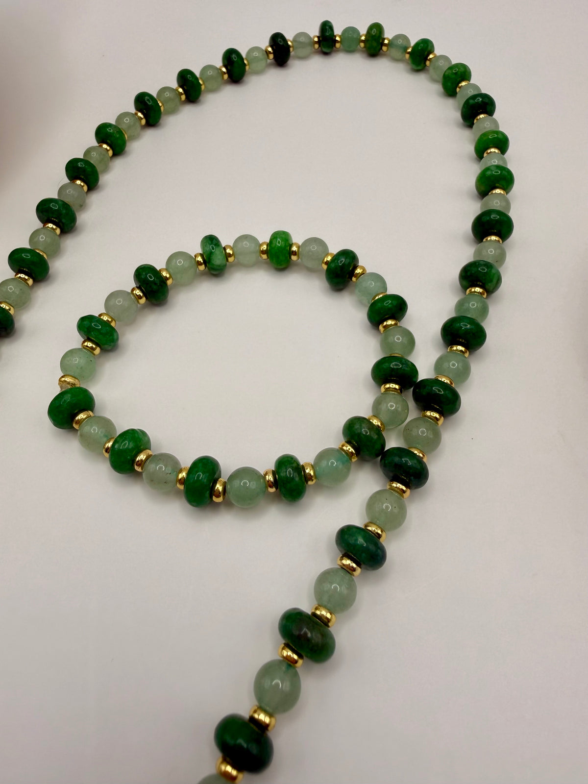 Oyster Shell Beaded Necklace – Oyster Shell Beaded Necklace – Emerald & Sage