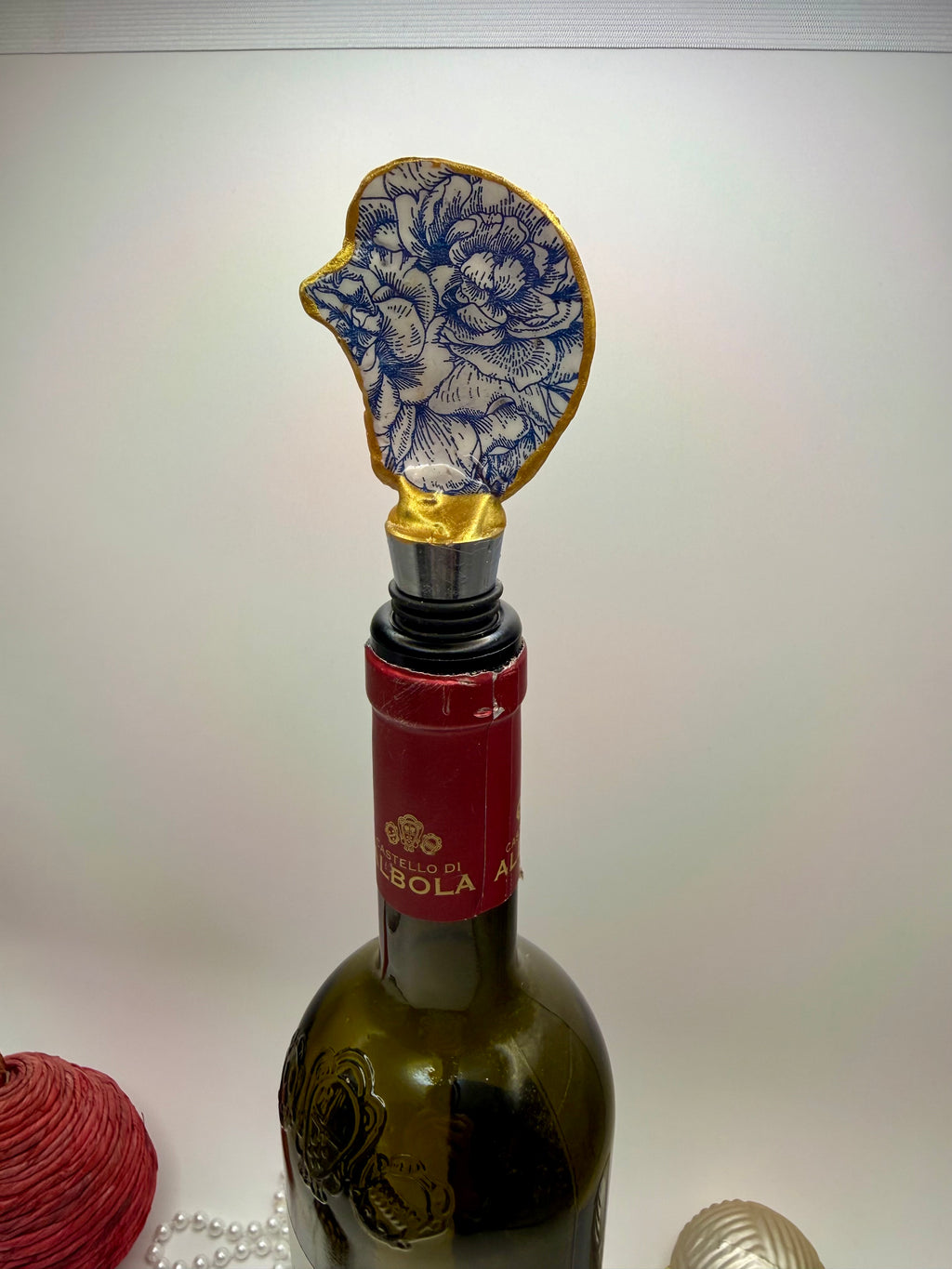 Oyster Shell Wine Stopper – Blue & White French Toile
