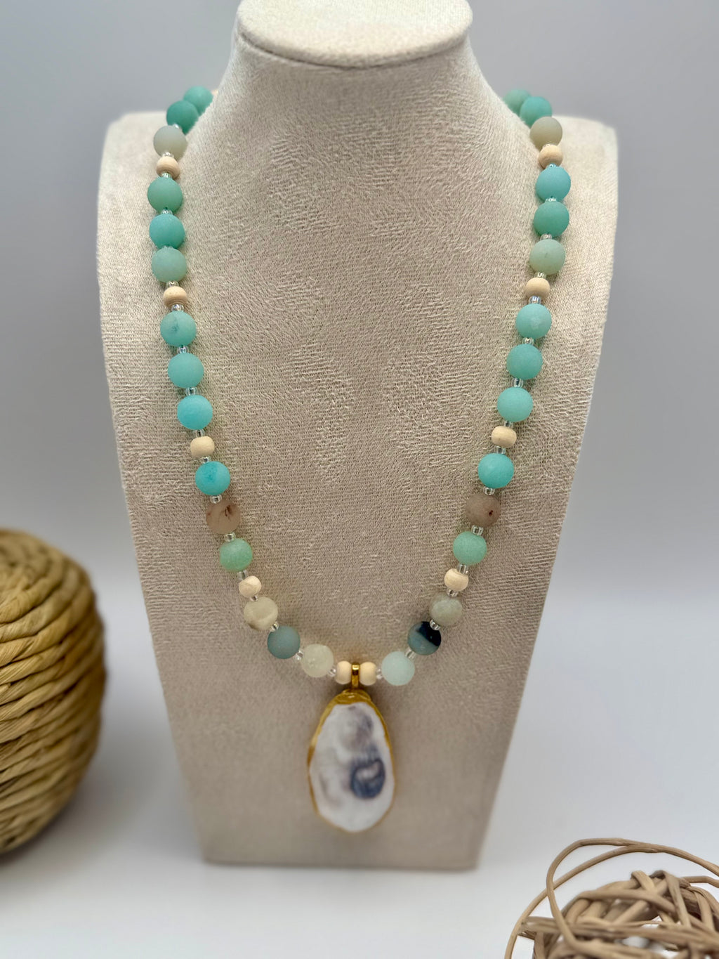 Oyster Shell Beaded Necklace – Coastal Breeze