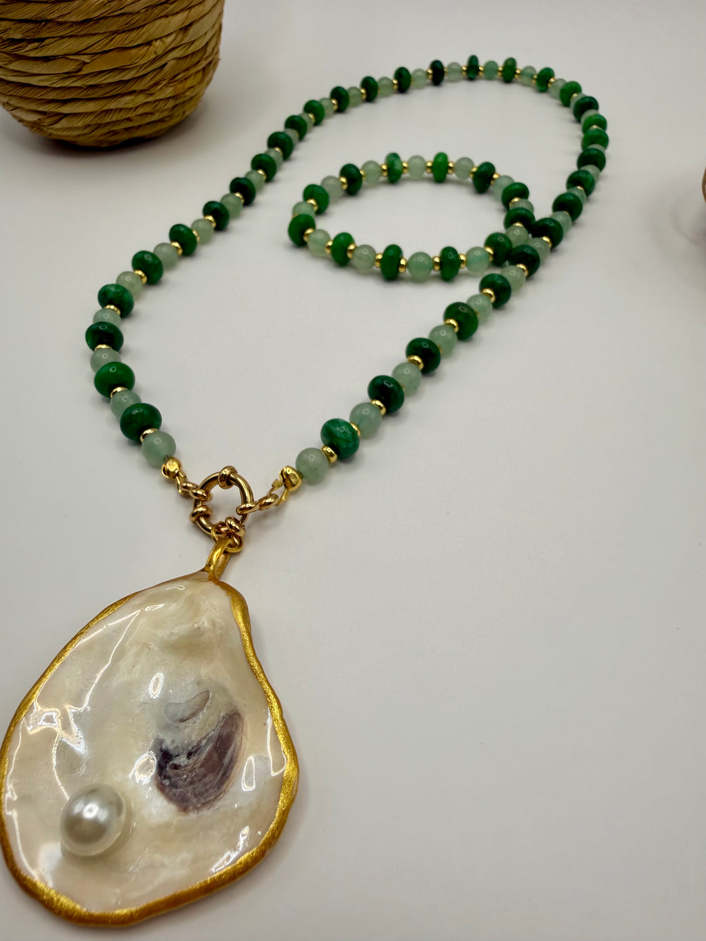 Oyster Shell Beaded Necklace – Oyster Shell Beaded Necklace – Emerald & Sage