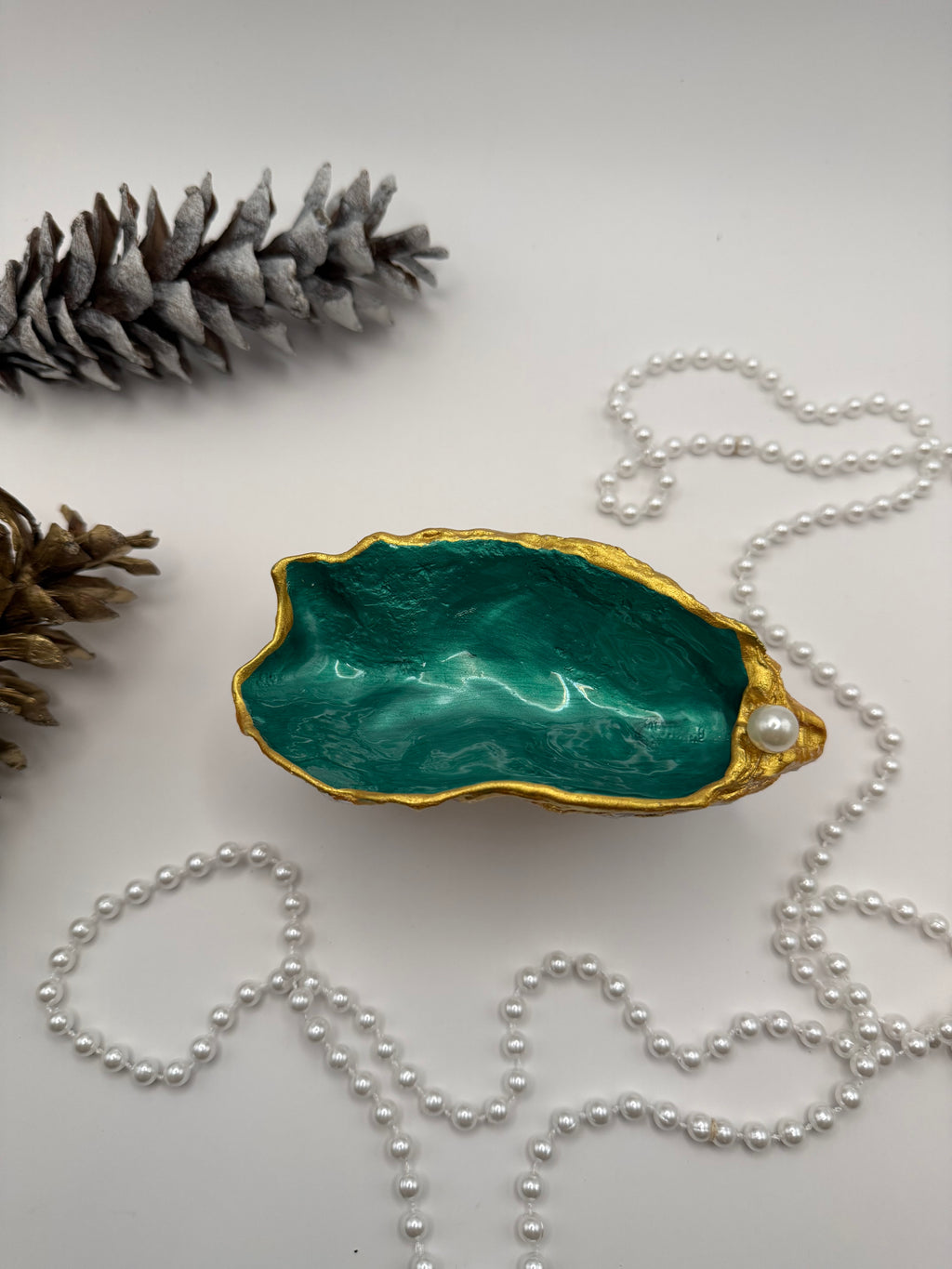Oyster Trinket Tray with Stand – Emerald Green