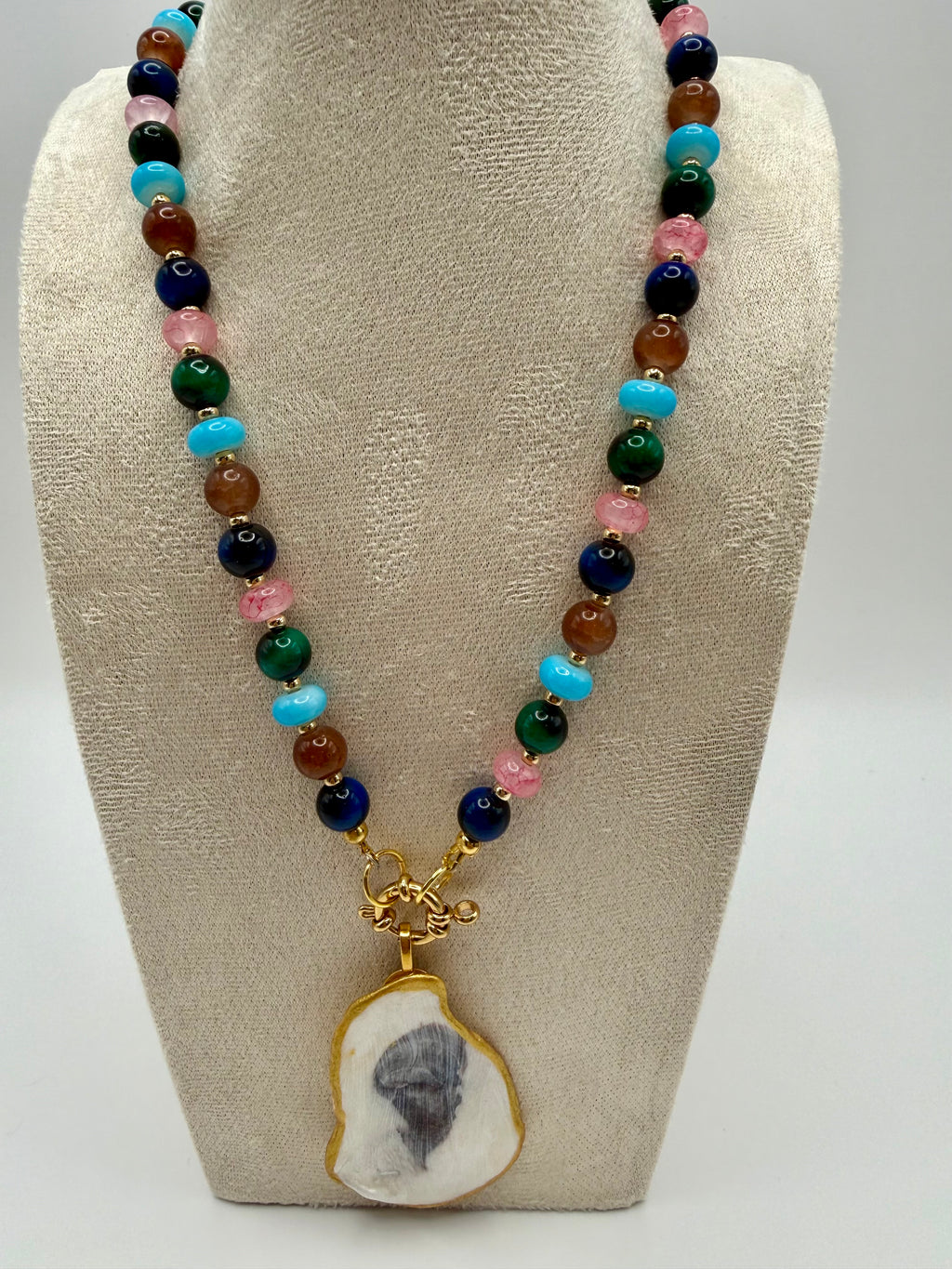 Oyster Shell Beaded Necklace – Colorful Eclectic
