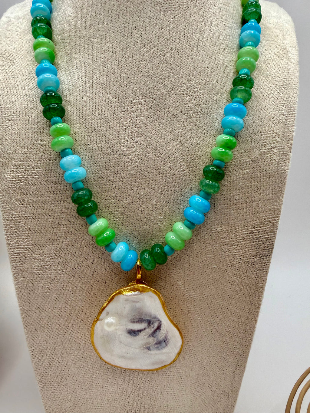Oyster Shell Beaded Necklace – Tropical Waters