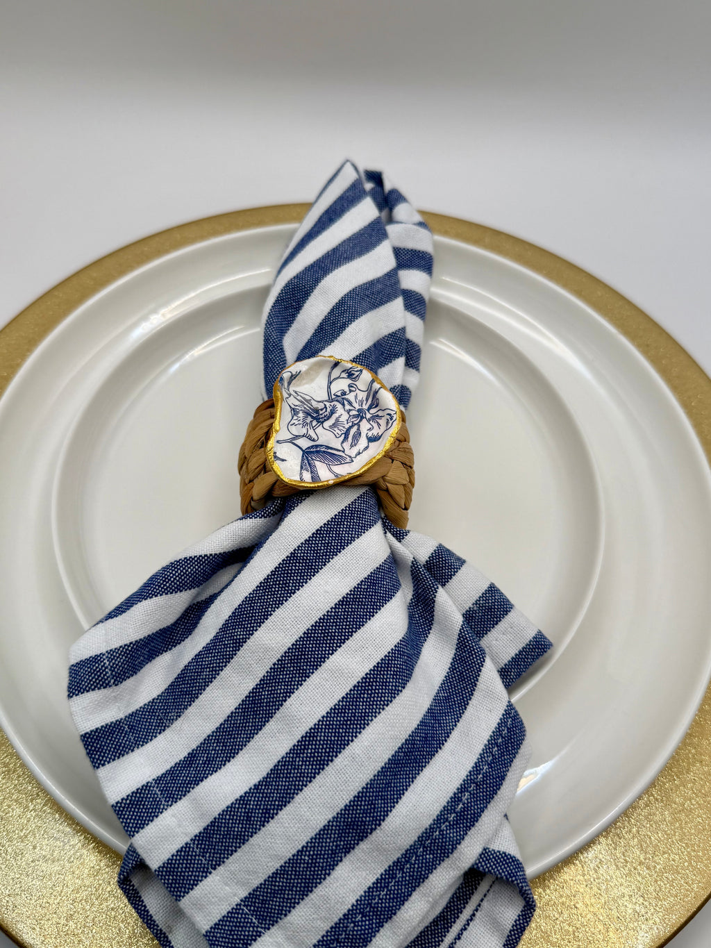 Oyster Shell Napkin Ring – Blue & White French Toile