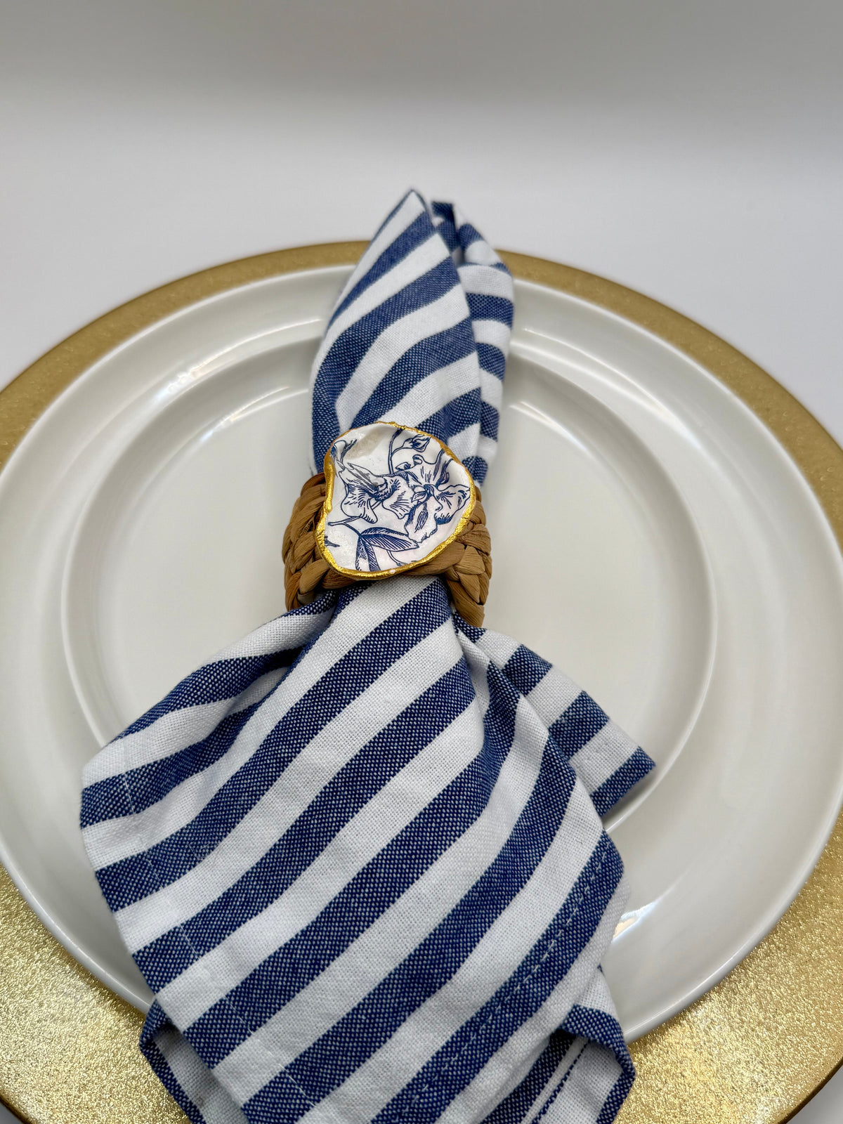 Oyster Shell Napkin Ring – Blue & White French Toile