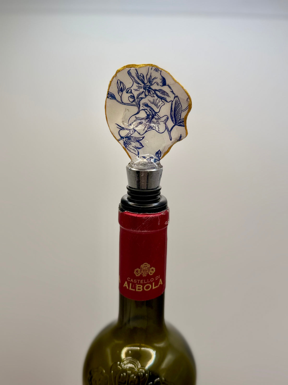 Oyster Shell Wine Stopper – Blue & White French Toile