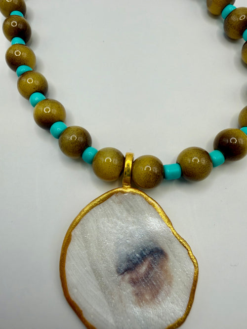 Oyster Shell Beaded Necklace – Earthy Turquoise