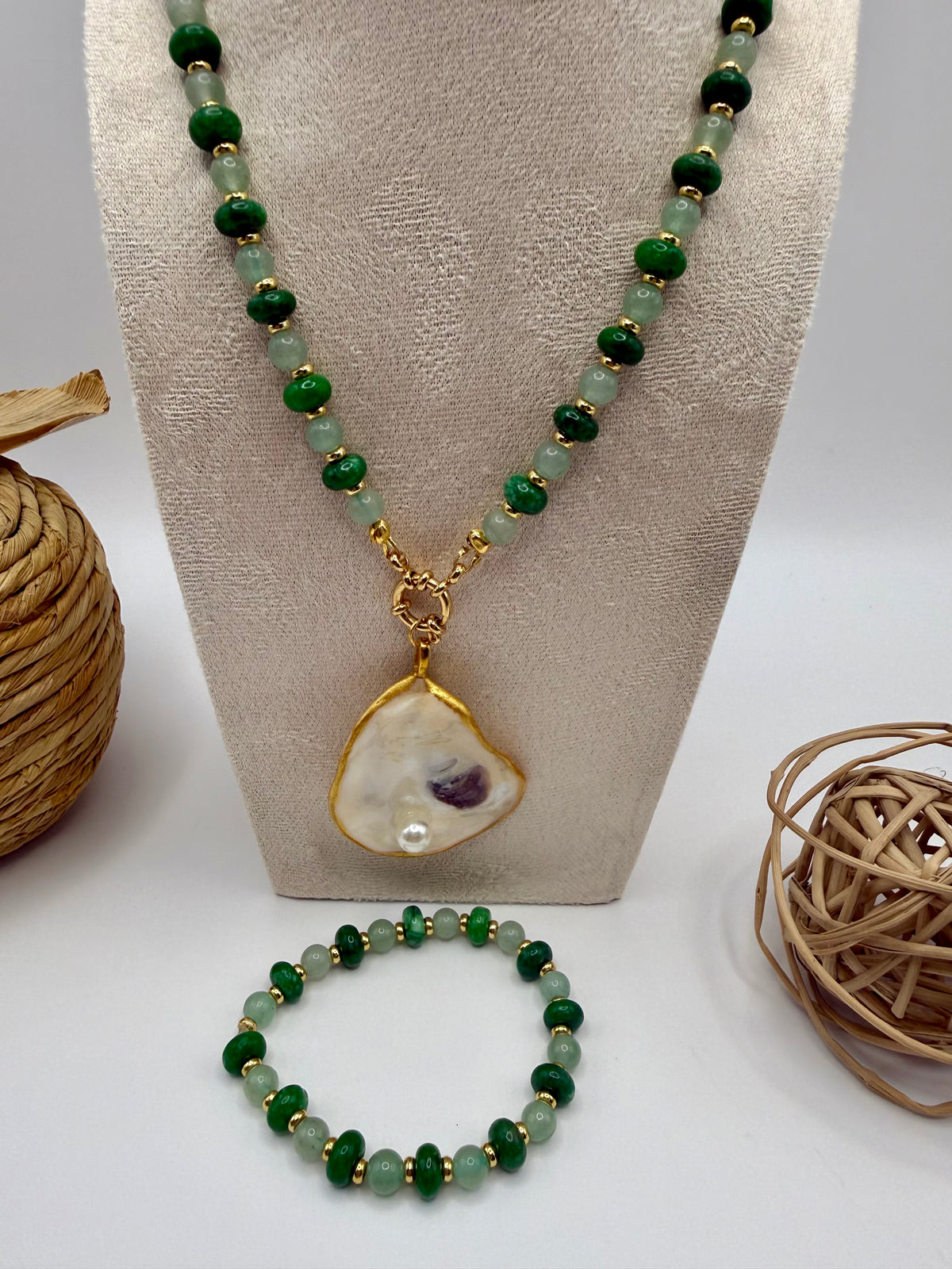Oyster Shell Beaded Necklace – Oyster Shell Beaded Necklace – Emerald & Sage