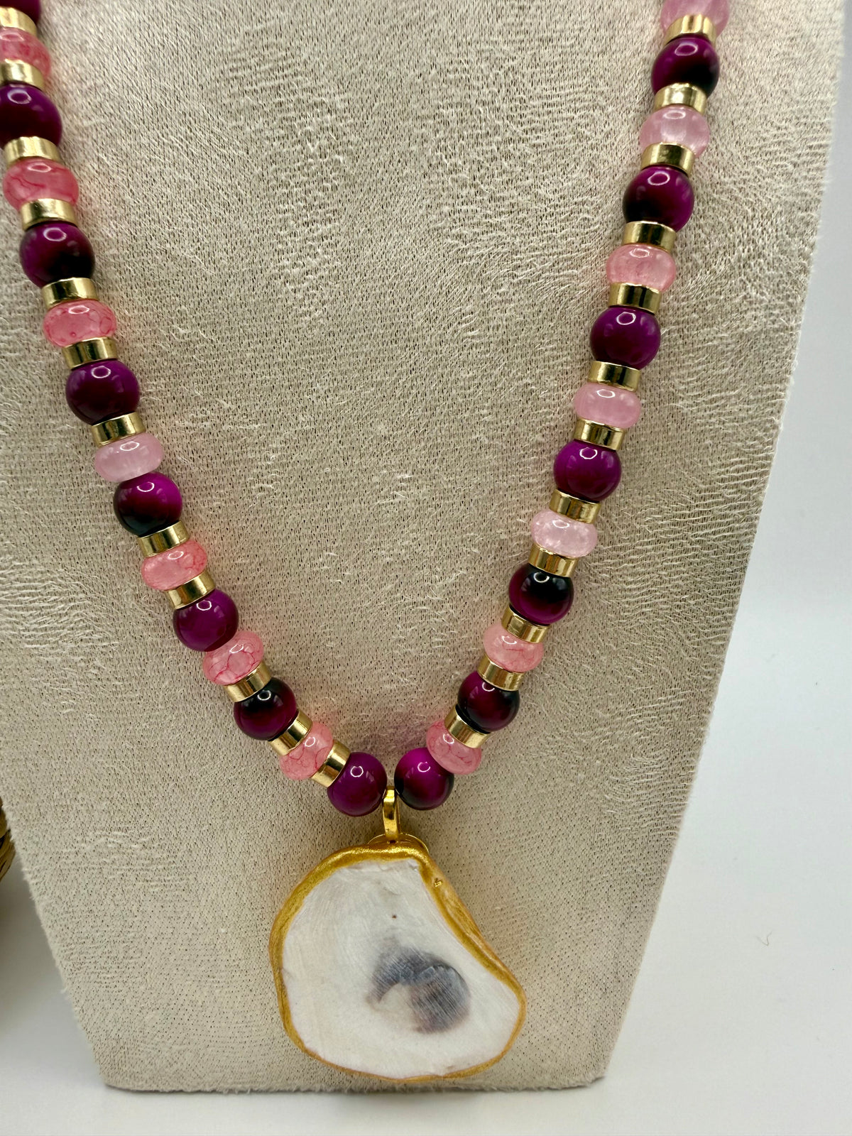 Oyster Shell Beaded Necklace – Berry Bliss