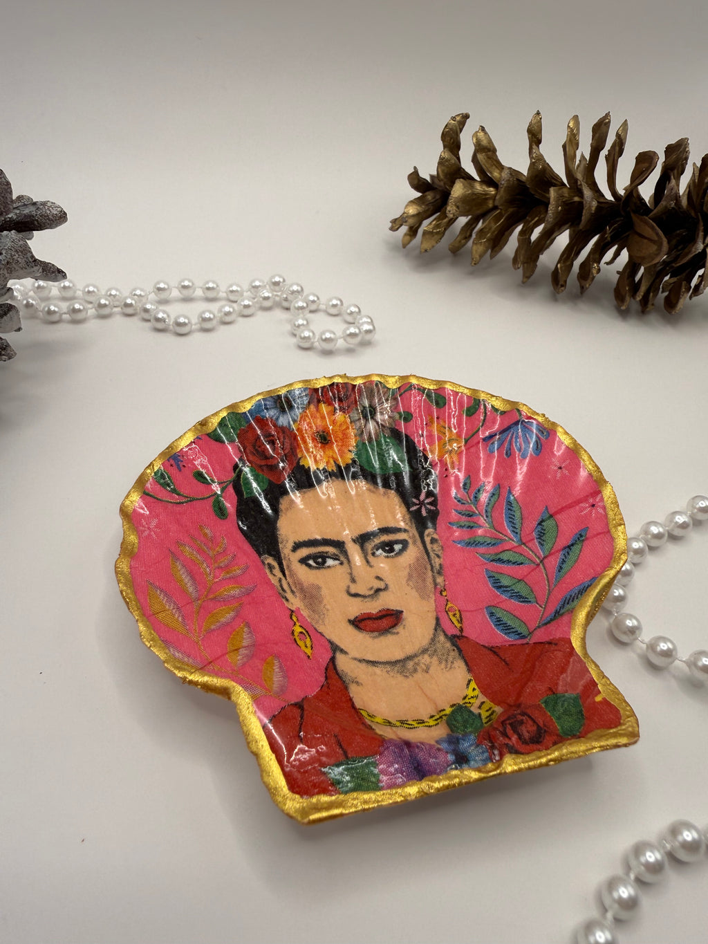 Scallop Trinket Tray - Frida in Bloom