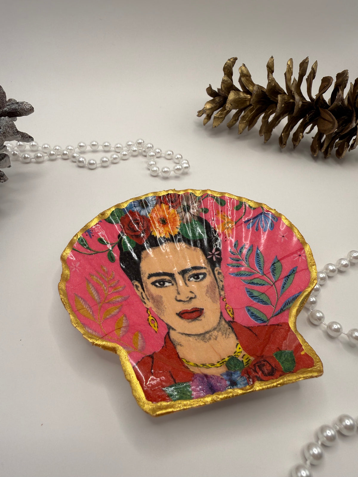 Scallop Trinket Tray - Frida in Bloom