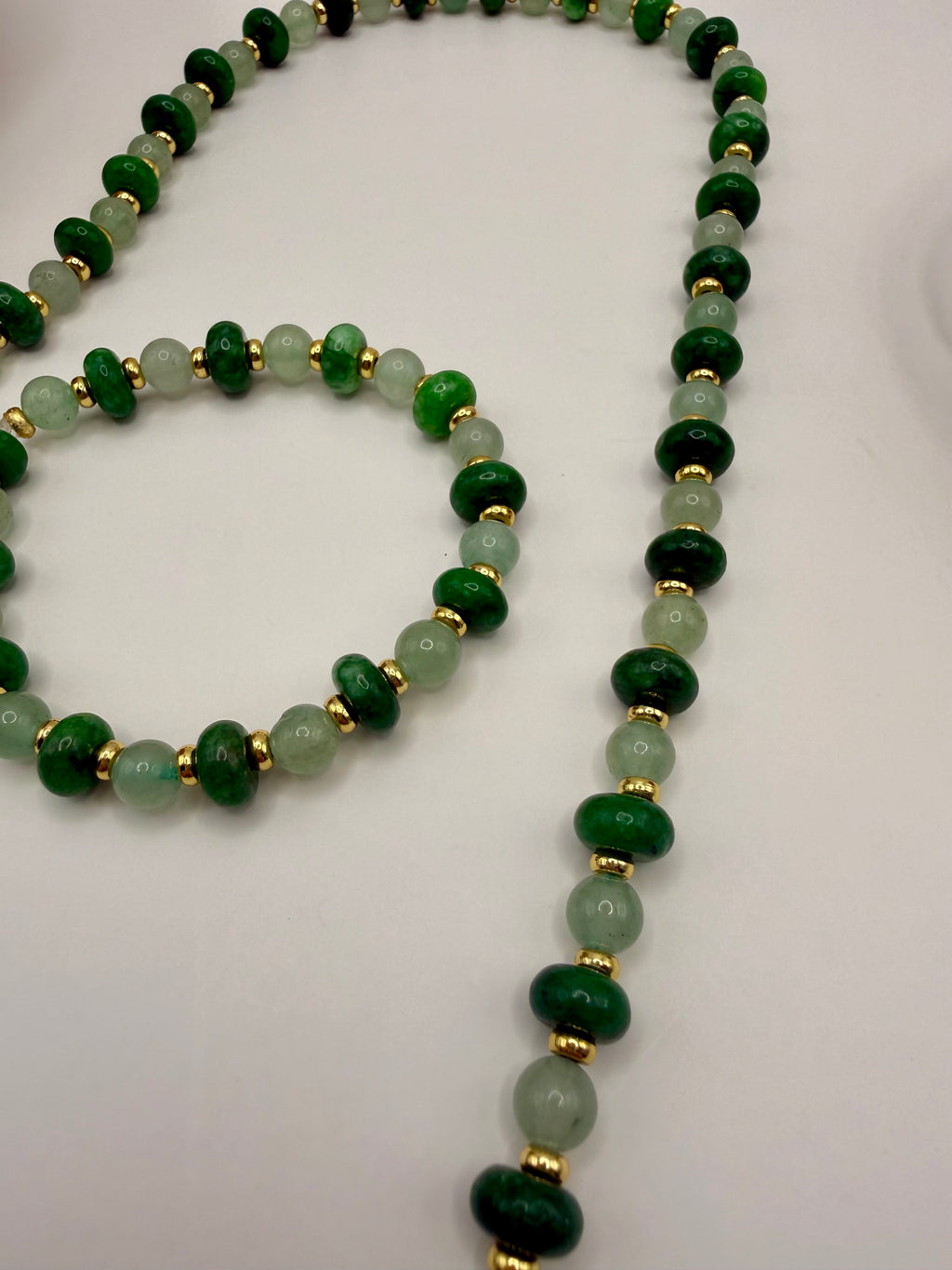 Oyster Shell Beaded Necklace – Oyster Shell Beaded Necklace – Emerald & Sage